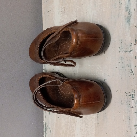 MICHEL M... MAE, BROWN LEATHER, VELCRO STRAP SHOES - Picture 4 of 13